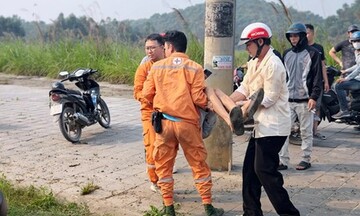 Hai công nhân điện lực kịp thời hỗ trợ nạn nhân trong vụ tai nạn giao thông