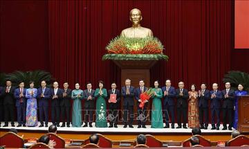 Công bố Quyết định của Bộ Chính trị về công tác cán bộ