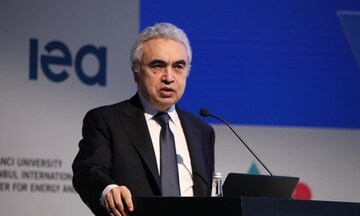 IEA sẵn sàng giải phóng kho dự trữ để ổn định thị trường