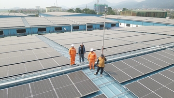 Phát huy ưu thế của điện mặt trời mái nhà trong mùa nắng nóng