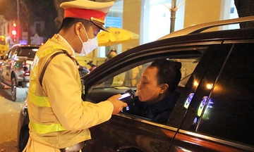 Cảnh sát giao thông xử lý gần 1.900 lái xe vi phạm nồng độ cồn
