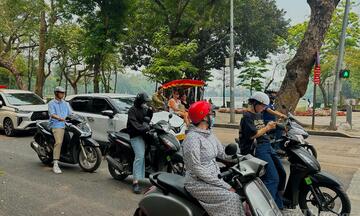 Nắng nóng gay gắt tác động mạnh đến đời sống người dân Thủ đô