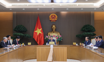 Thủ tướng Lê Minh Hưng điện đàm với Thủ tướng Singapore Lawrence Wong