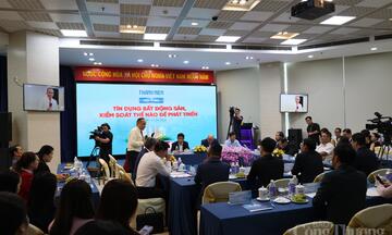 Tín dụng bị 'hãm phanh', bất động sản gặp khó