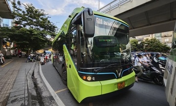 Hà Nội: Đưa thêm 53 xe buýt điện vào hoạt động từ ngày 18/4