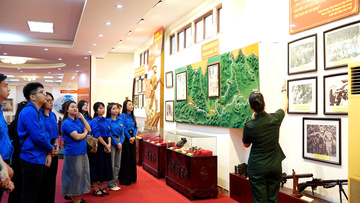 Đoàn Thanh niên Báo Công Thương tham quan, học tập tại Sư đoàn 308