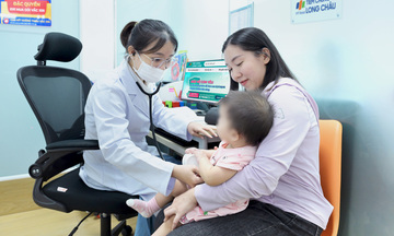 Khói thuốc thụ động làm tăng nguy cơ mắc não mô cầu ở trẻ