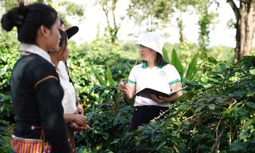 Phụ nữ vùng cao và hành trình thoát 'bẫy giá trị thấp'