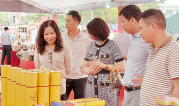 Gắn kết lễ hội với không gian quảng bá đặc sản làng nghề xã Quốc Oai