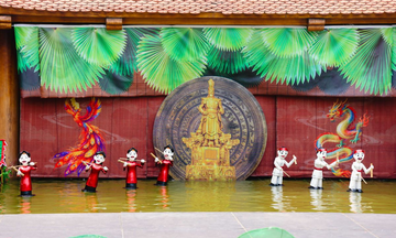 Múa rối nước thu hút du khách tại Lễ hội Đền Hùng 2026