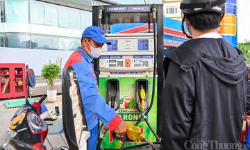 Giá xăng dầu đồng loạt giảm mạnh, dầu diesel giảm 3.185 đồng/lít