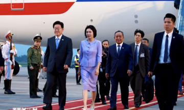 Tổng thống Hàn Quốc Lee Jae Myung và Phu nhân đến Hà Nội bắt đầu thăm cấp Nhà nước tới Việt Nam