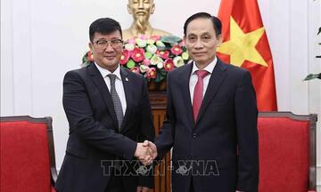 Bộ trưởng Ngoại giao Lê Hoài Trung tiếp Đại sứ Mông Cổ