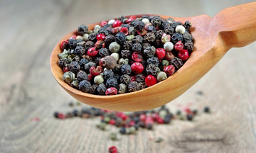 Giá hồ tiêu neo cao, nguồn cung thu hẹp giữ đà thị trường