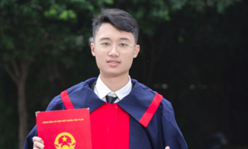 Chàng trai lãng tử chinh phục học bổng trường đại học top đầu thế giới