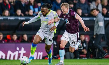 Thắng Burnley, Man City vươn lên chiếm ngôi đầu bảng Ngoại hạng Anh