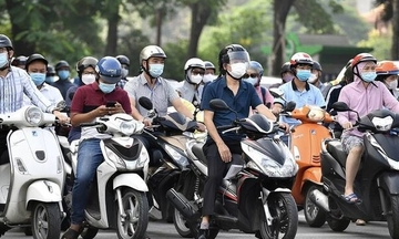 11 tuyến phố ở phường Hoàn Kiếm dự kiến cấm xe máy xăng theo giờ