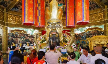 TP. Hồ Chí Minh: Dòng người đổ về khu vui chơi dịp lễ Giỗ Tổ Hùng Vương