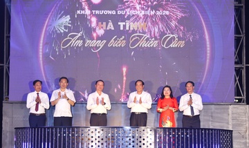 'Âm vang biển Thiên Cầm' mở đầu mùa du lịch Hà Tĩnh