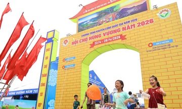 Hội chợ Hùng Vương với nhiều đặc sản vùng miền hút khách tham quan