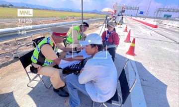 Cảnh sát giao thông xử lý 281 lái xe vi phạm tốc độ trên cao tốc ngày 26/4