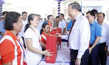 Tổng Bí thư, Chủ tịch nước Tô Lâm thăm, động viên công nhân, người lao động tại TP. Hồ Chí Minh