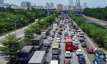 Giao thông ùn tắc trên các tuyến đường vào Hà Nội