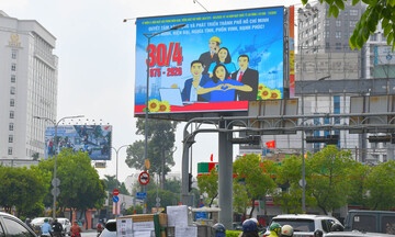 TP. Hồ Chí Minh rực rỡ cờ hoa mừng đại lễ 30/4 