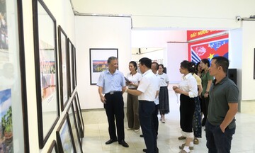  Hơn 260 ảnh, tư liệu tại triển lãm 'Đất nước trọn niềm vui' ở Hải Phòng