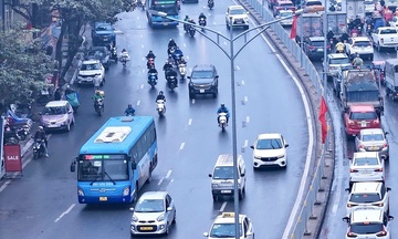 Doanh nghiệp giao hàng bằng xe điện để tiết kiệm năng lượng