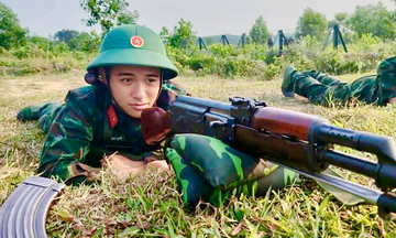 Vượt biến cố, chàng trai trẻ xứ Thanh rèn mình trong quân ngũ 