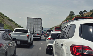 Lo tắc đường, người dân sớm trở lại Hà Nội