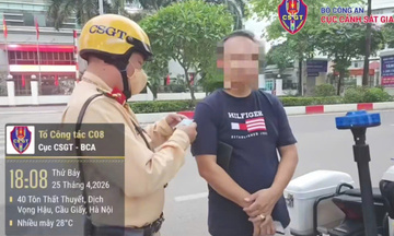 Cán bộ xã bị trừ hết điểm giấy phép vẫn lái xe tham gia giao thông