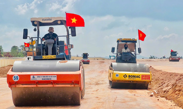 'Vượt nắng, thắng mưa' trên đại dự án nâng cấp sân bay 3.200 tỷ đồng