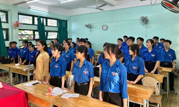Gia Lai: Nối dài con chữ từ đảo xa