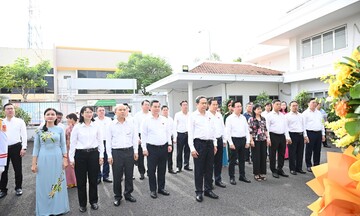 Chủ tịch Quốc hội dâng hương tại Di tích lịch sử - văn hóa quốc gia Dinh quận Hóc Môn