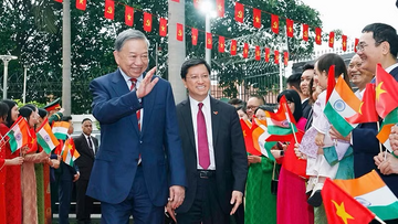 Tổng Bí thư, Chủ tịch nước Tô Lâm gặp gỡ cán bộ Đại sứ quán, cộng đồng người Việt Nam tại Ấn Độ