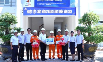 Công đoàn EVNCPC thăm, động viên người lao động nhân Tháng Công nhân