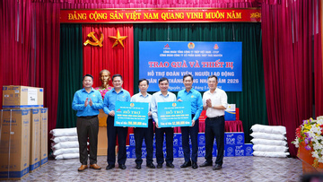 Trao nhiều thiết bị, phần quà cho người lao động tại Thái Nguyên