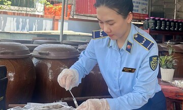 Hà Tĩnh lấy mẫu kiểm tra thực phẩm tại các cơ sở chế biến, kinh doanh