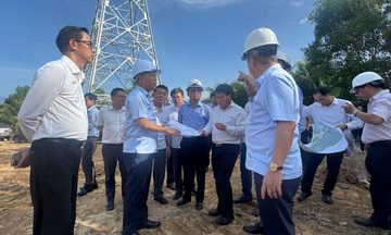 Thứ trưởng Nguyễn Hoàng Long kiểm tra tiến độ lưới điện Phú Quốc phục vụ APEC 2027