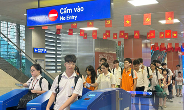 Giao thông công cộng Hà Nội chuyển mình cùng công nghệ vé 'không chạm'