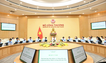 Bộ trưởng Lê Mạnh Hùng làm việc với Cục Hoá chất