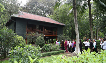 Tháng 5 nhớ Bác, học Bác từ những điều giản dị