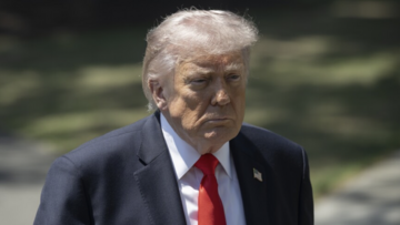 Tổng thống  Donald Trump nói gì trước kế hoạch thu phí của Iran ở Hormuz?