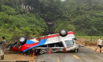 Cao Bằng: Mưa lũ khiến nhiều đường ngập nặng, xe khách bị cuốn trôi
