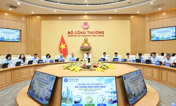 Chùm ảnh: Bộ trưởng Bộ Công Thương Lê Mạnh Hùng làm việc với Cục Xuất nhập khẩu