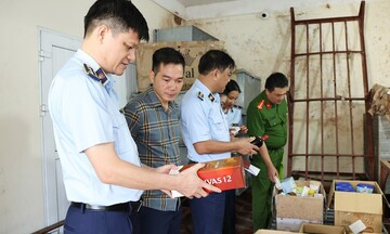 Hà Tĩnh: Tiêu hủy nhiều rượu ngoại, mỹ phẩm không rõ nguồn gốc