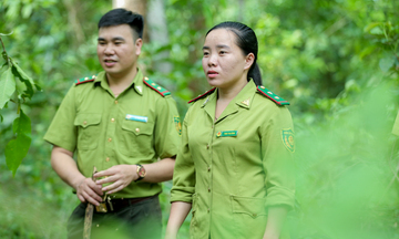 Nữ kiểm lâm người Mông lặng thầm giữ rừng biên giới Mường Lát