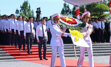 Thủ tướng Lê Minh Hưng dự lễ truy điệu và an táng hài cốt liệt sĩ tại tỉnh Quảng Trị